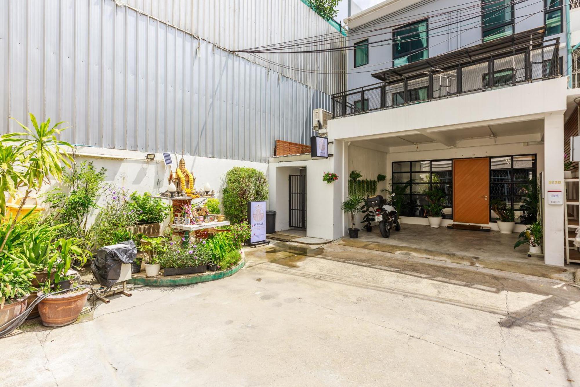 24 Hills Hotel Bangkok Exterior photo